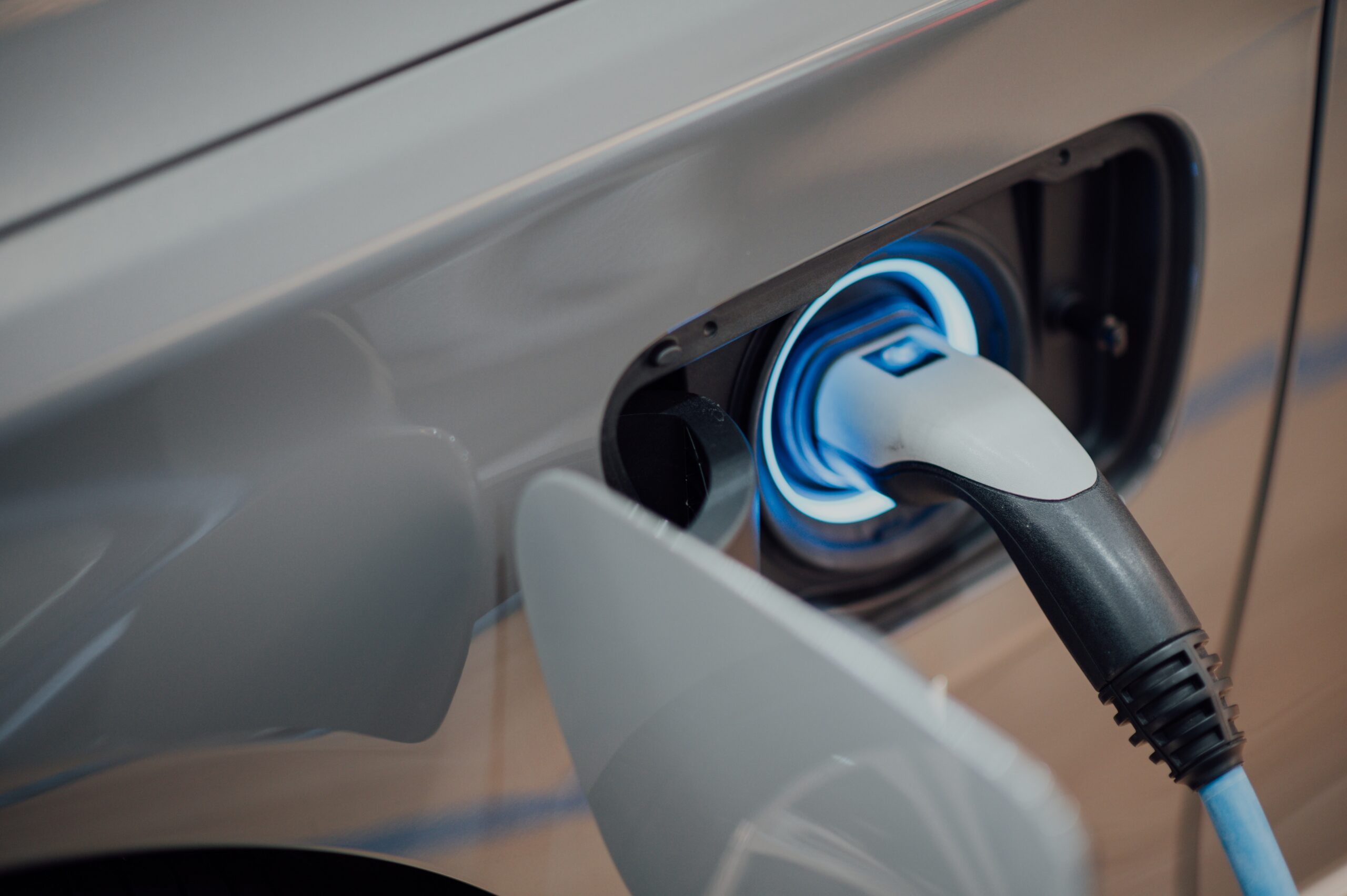 E-Mobilität: Um Elektrofahrzeuge flächendeckend zu nutzen, ist der Ausbau von Ladeinfrastruktur unerlässlich.