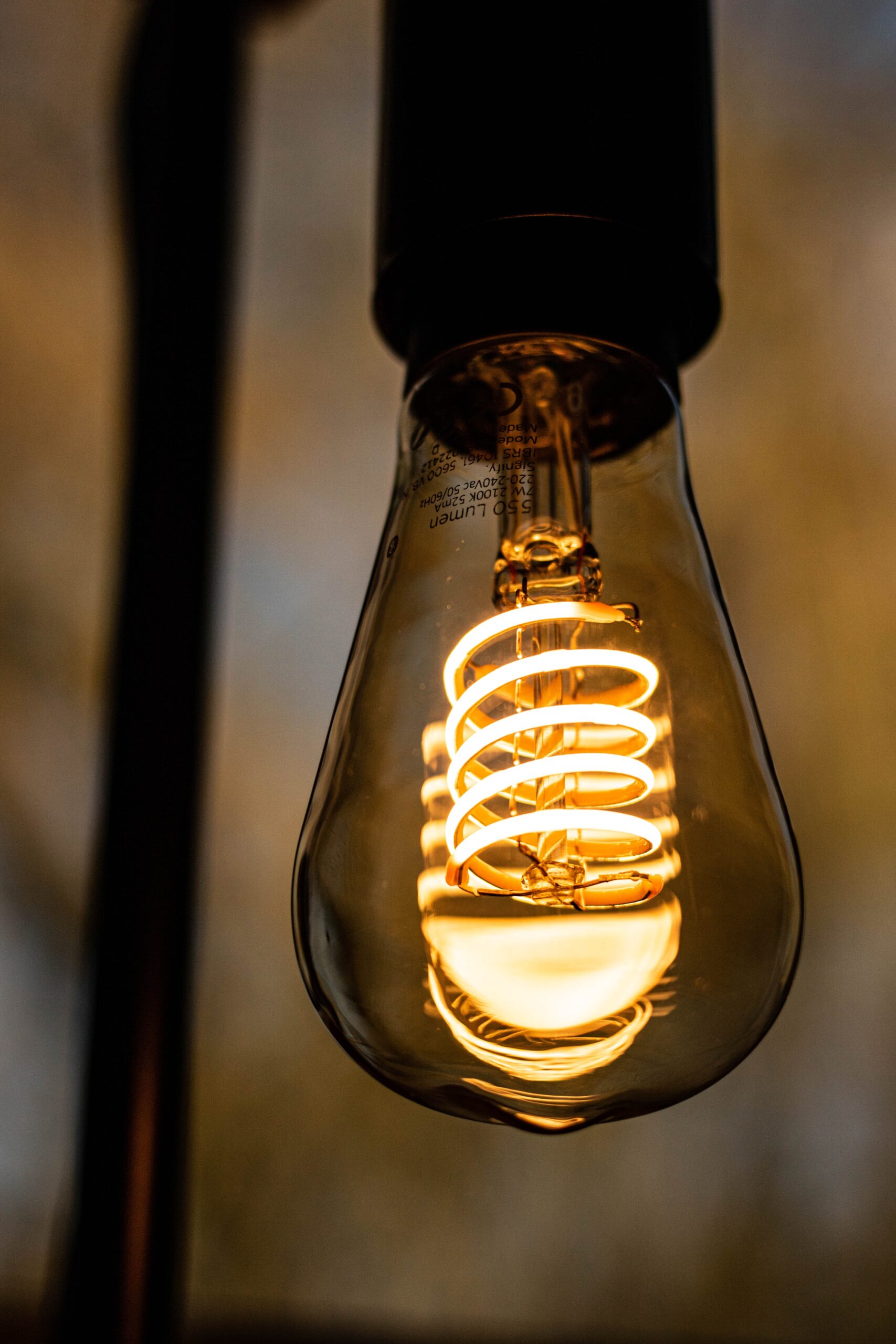 Bachelor- und Masterarbeiten: Glühbirne, Strom und Energiewende.