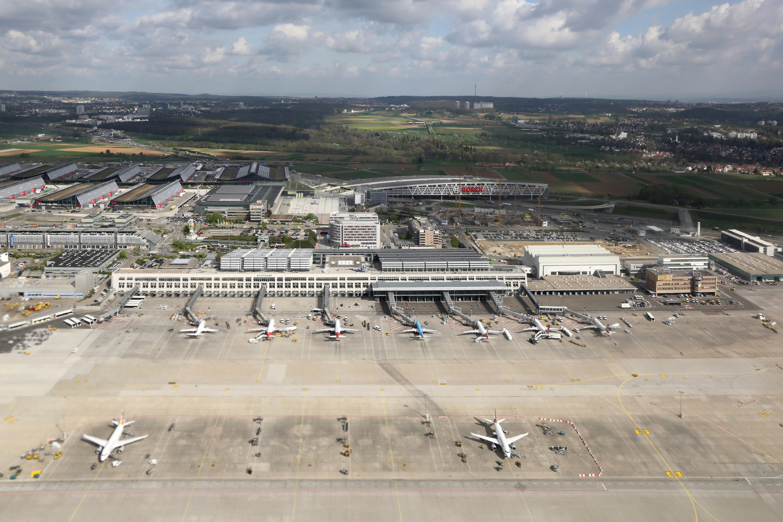 Der Flughafen Stuttgart nimmt neue Hochleistungsbatteriespeicher in Betrieb.