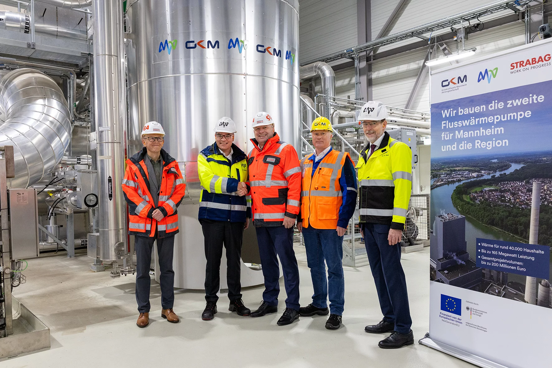 Führung durch die neue Flusswärmepumpe in Mannheim